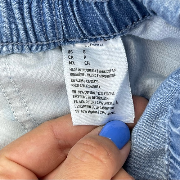 American Eagle Woman’s Lightweight loose fit elastic waist jean shorts size S - Picture 8 of 10